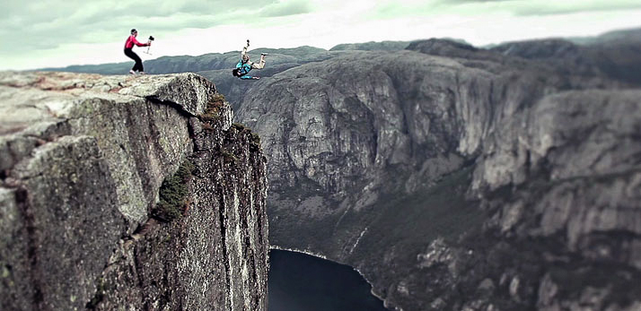 Slacklined Between 2 Mountain Tops Without A Harness_3