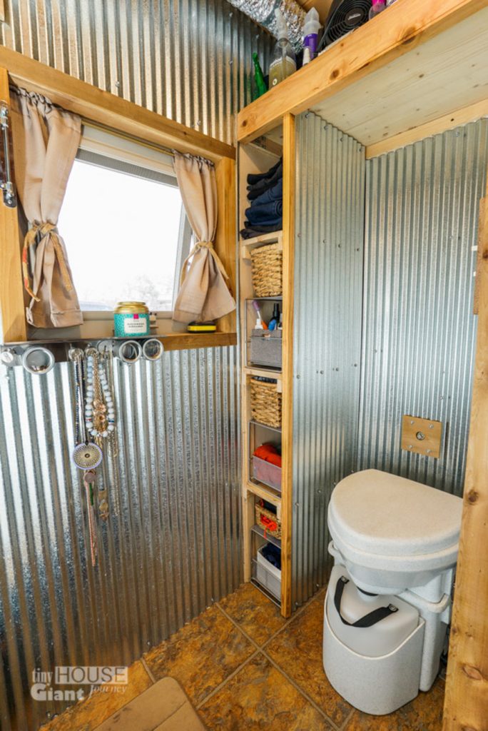 10_Tiny House Giant Journey