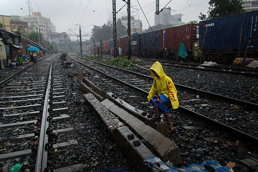 5_hidden slum railroad