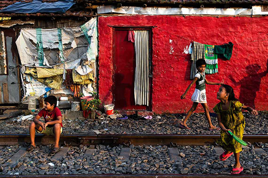 6_hidden slum railroad