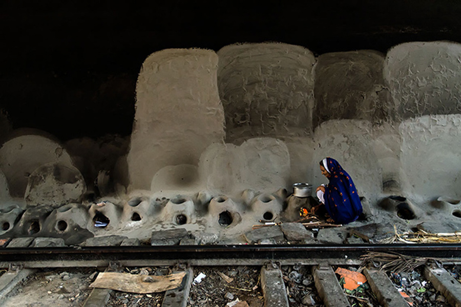 7_hidden slum railroad