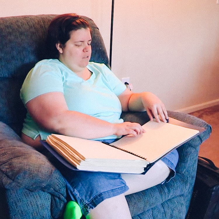 2_Woman Made herself blind