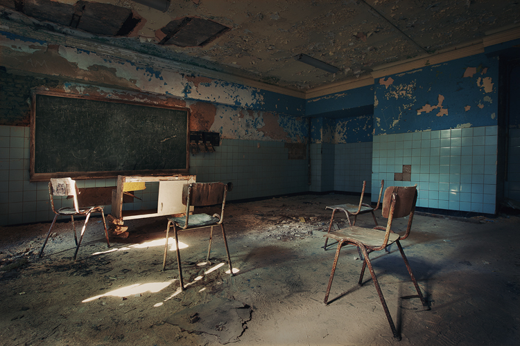 10_photos of abandoned buildings