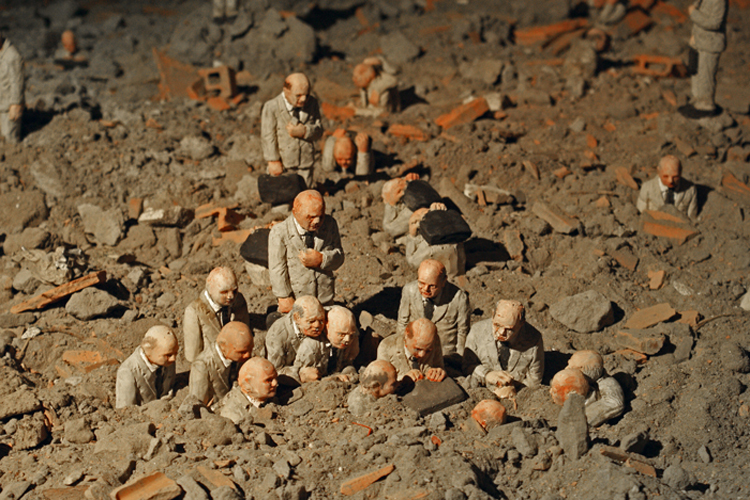 13_miniature sculptures climate change