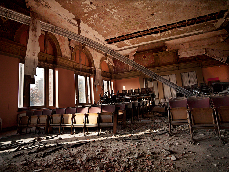 13_photos of abandoned buildings