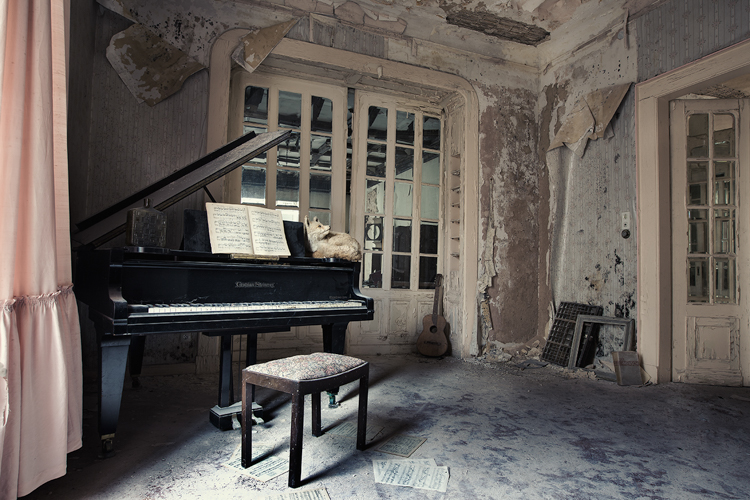 3_photos of abandoned buildings