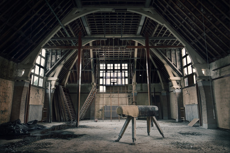 7_photos of abandoned buildings