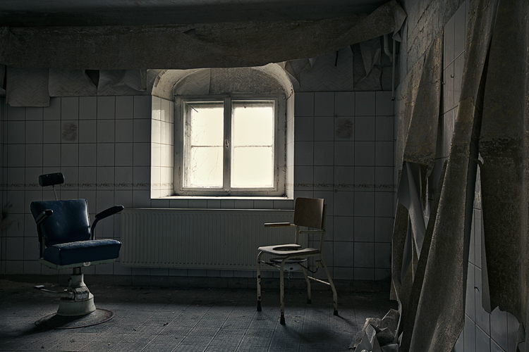 8_photos of abandoned buildings