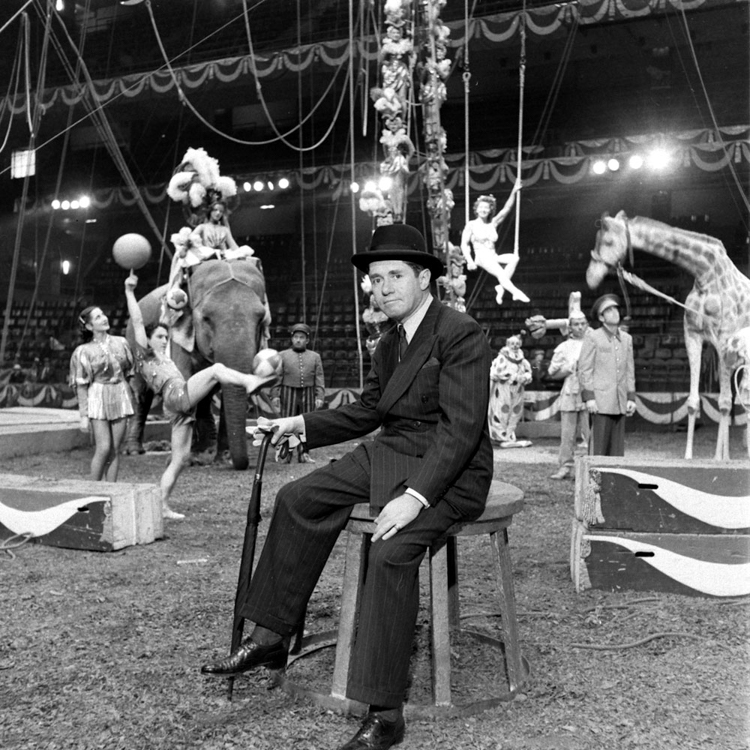 6_circus life in the 1940s photos