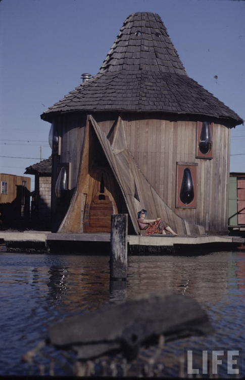 7_houseboat community