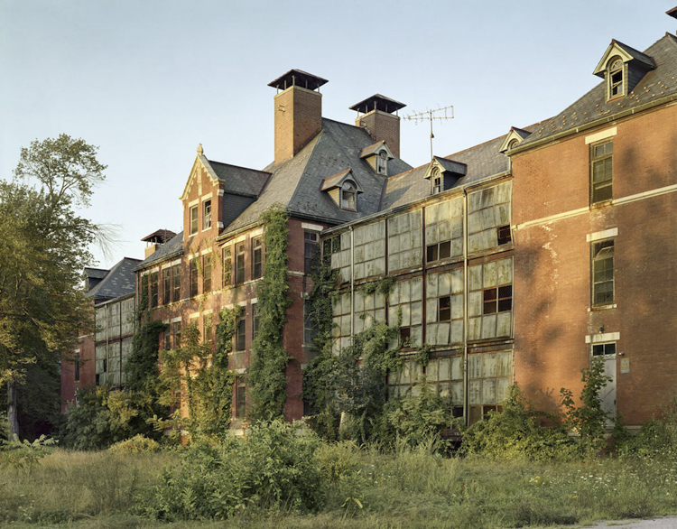 3_haunting scenes from 70 psychiatric hospitals