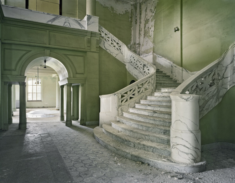 4_haunting scenes from 70 psychiatric hospitals