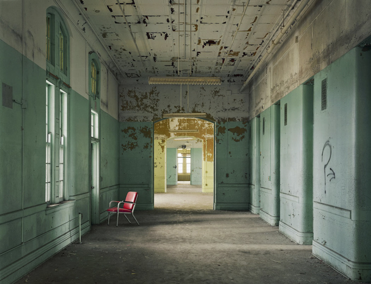 8_haunting scenes from 70 psychiatric hospitals