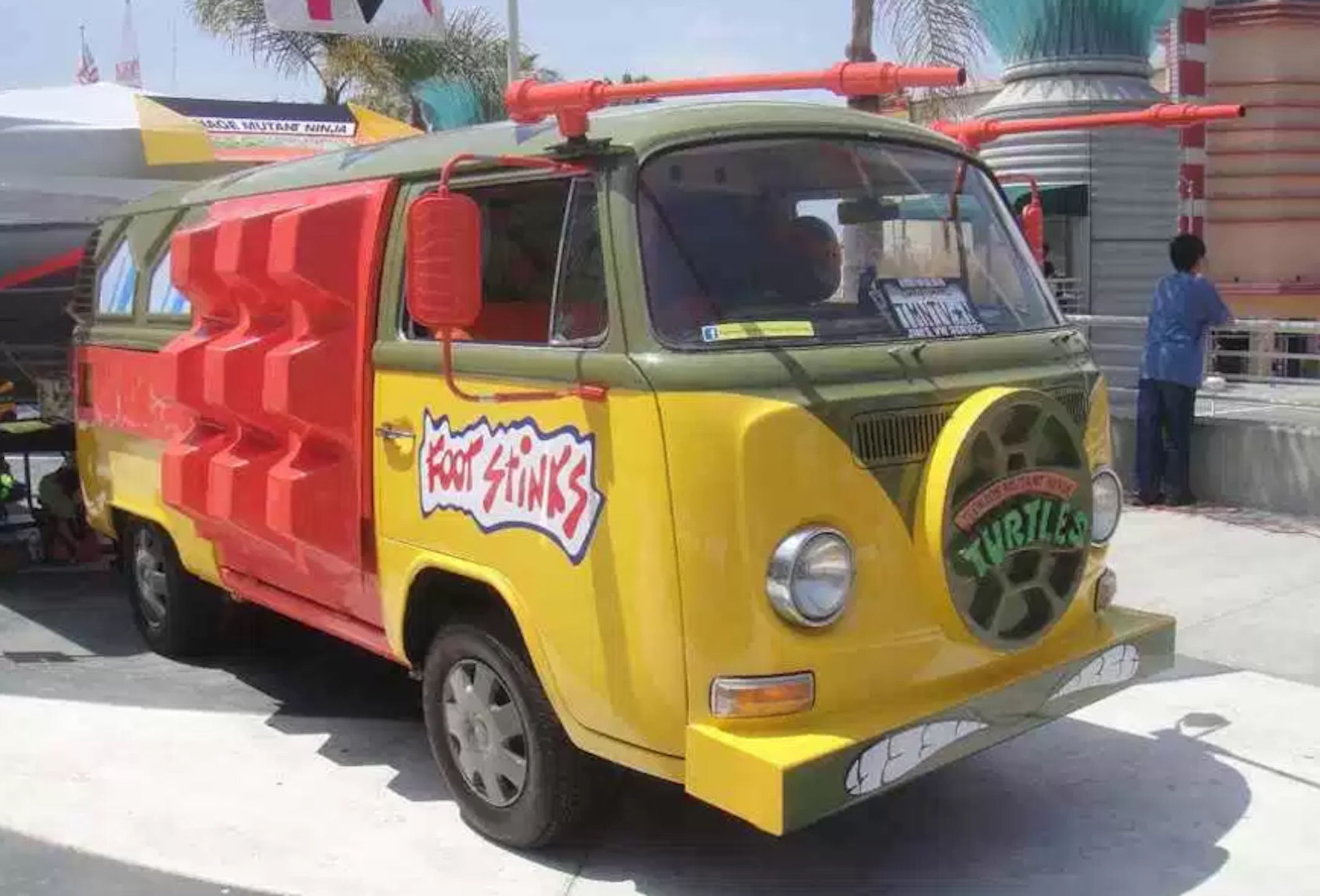 10 Iconic Hippie Vans Photos